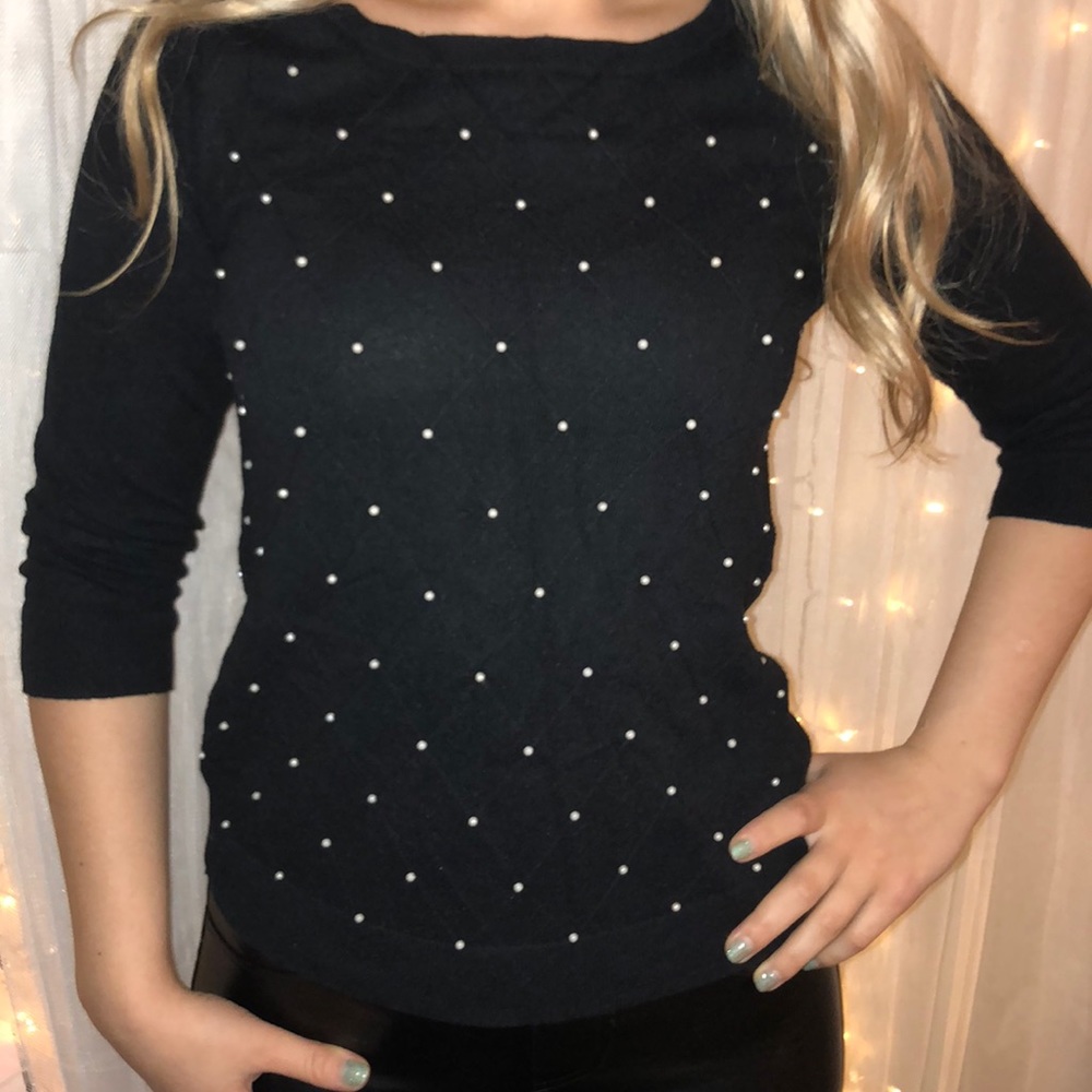 Black sweatshirt with white pearls